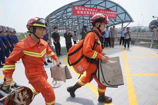 利物浦发布对阵谢菲联海报：戈麦斯、努涅斯、麦卡利斯特出镜